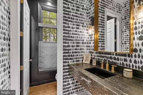 Bath - 7795 Glenhaven Ct, Mclean, VA 22102 photo 1 of 6