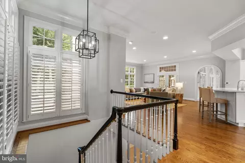 Entry Way - 7795 Glenhaven Ct, Mclean, VA 22102 photo 8 of 12
