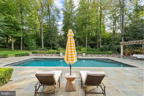 Exterior - 7795 Glenhaven Ct, Mclean, VA 22102 photo 12 of 23