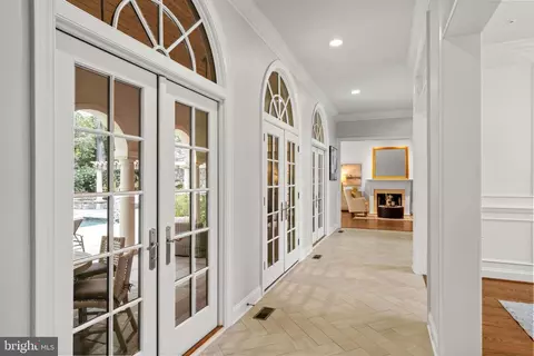 Entry Way - 7795 Glenhaven Ct, Mclean, VA 22102 photo 5 of 12