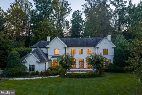 Exterior - 7795 Glenhaven Ct, Mclean, VA 22102 photo 2 of 23