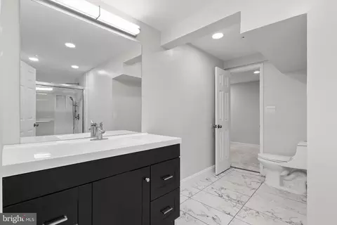 Bath - 7931 Birchtree Ct, Springfield, VA 22152 photo 3 of 4