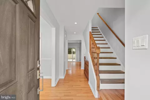 Entry Way - 7931 Birchtree Ct, Springfield, VA 22152 photo 4 of 6