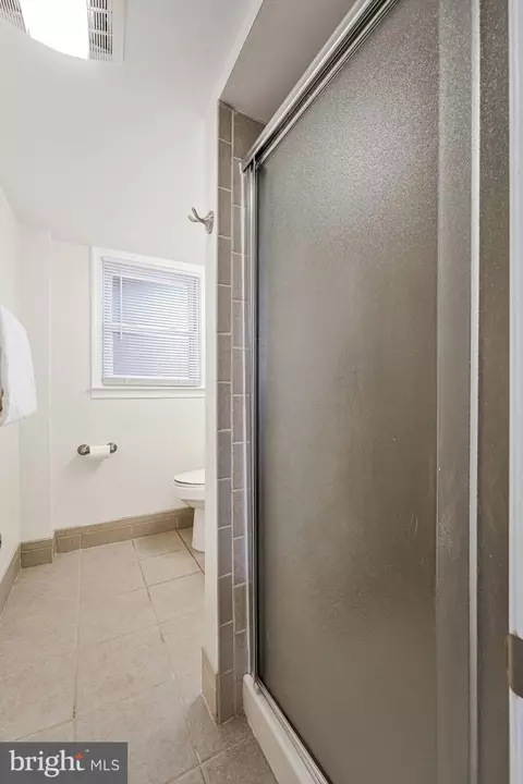 Bath - 5801 Boothe Dr, Burke, VA 22015 photo 3 of 4