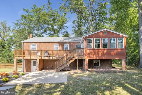 Exterior - 5801 Boothe Dr, Burke, VA 22015 photo 4 of 6