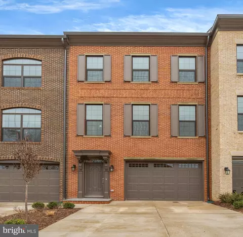 4321 Fountainview Dr, Fairfax, VA 22033