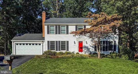 2704 Viking Dr, Herndon, VA 20171