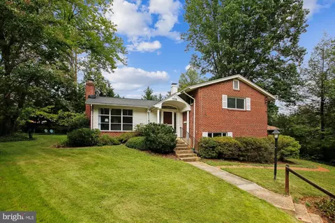 7018 Ted Dr, Falls Church, VA 22042