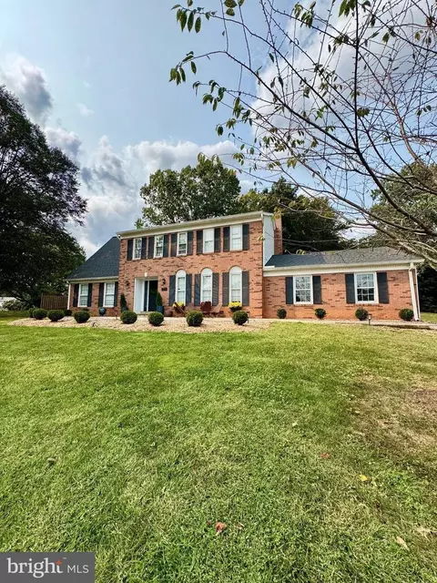 10218 Tamarack Dr, Vienna, VA 22182