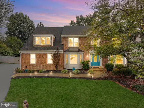 2169 Westglen Ct, Vienna, VA 22182