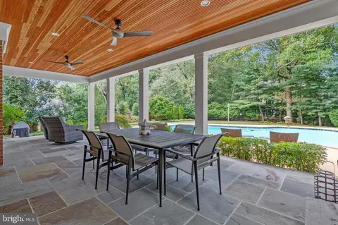 Exterior - 8306 Summerwood Dr, Mclean, VA 22102 photo 9 of 11