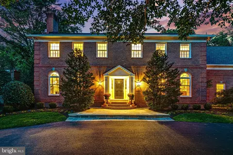 Exterior - 8306 Summerwood Dr, Mclean, VA 22102 photo 2 of 11