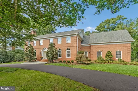 8306 Summerwood Dr, Mclean, VA 22102