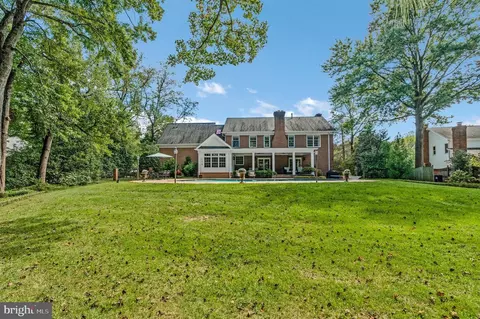 Exterior - 8306 Summerwood Dr, Mclean, VA 22102 photo 5 of 11