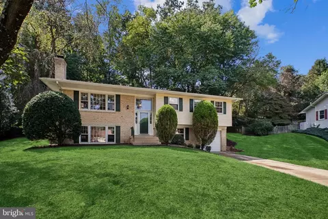 9525 Center St, Vienna, VA 22181