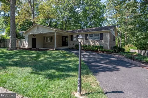 6614 Grey Fox Dr, Springfield, VA 22152