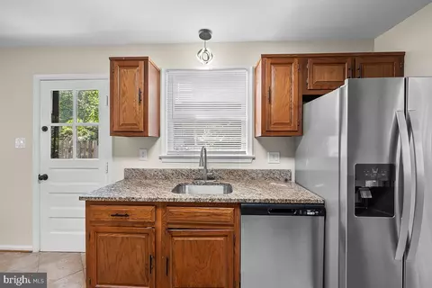 Kitchen - 6614 Grey Fox Dr, Springfield, VA 22152 photo 2 of 5