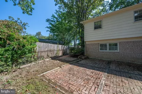 Exterior - 6614 Grey Fox Dr, Springfield, VA 22152 photo 6 of 15