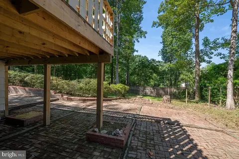 Exterior - 6614 Grey Fox Dr, Springfield, VA 22152 photo 12 of 15