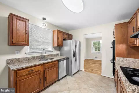 Kitchen - 6614 Grey Fox Dr, Springfield, VA 22152 photo 4 of 5