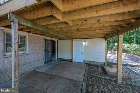 Exterior - 6614 Grey Fox Dr, Springfield, VA 22152 photo 11 of 15