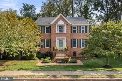 5413 Sandy Point Ln, Clifton, VA 20124