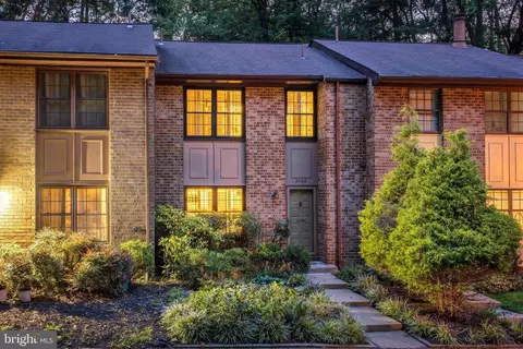 2022 Headlands Cir, Reston, VA 20191
