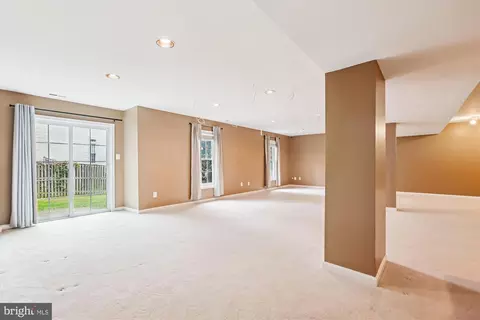 Living - 7406 Arundel Pl, Springfield, VA 22153 photo 4 of 7
