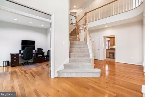 Entry Way - 7406 Arundel Pl, Springfield, VA 22153 photo 3 of 12