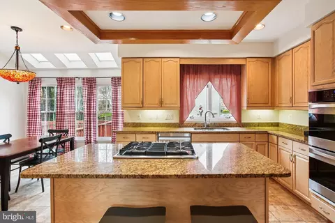 Kitchen - 7406 Arundel Pl, Springfield, VA 22153 photo 4 of 7