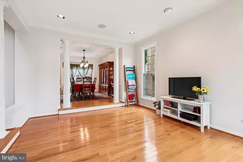 Living - 7406 Arundel Pl, Springfield, VA 22153 photo 3 of 7