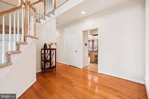 Entry Way - 7406 Arundel Pl, Springfield, VA 22153 photo 4 of 12