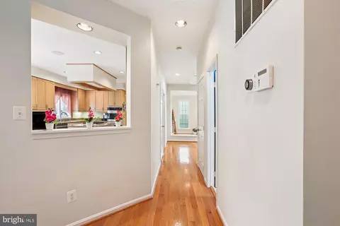 Entry Way - 7406 Arundel Pl, Springfield, VA 22153 photo 5 of 12