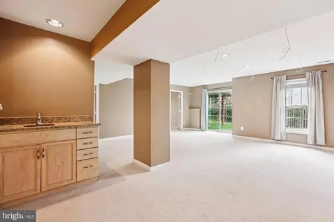 Living - 7406 Arundel Pl, Springfield, VA 22153 photo 6 of 7
