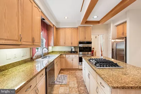 Kitchen - 7406 Arundel Pl, Springfield, VA 22153 photo 6 of 7