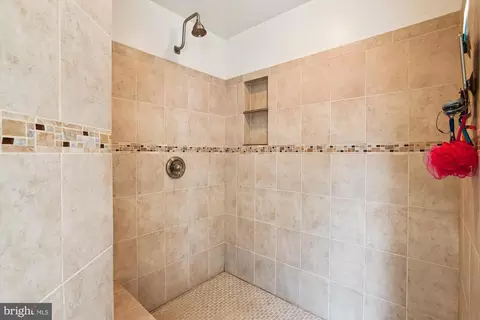 Bath - 7406 Arundel Pl, Springfield, VA 22153 photo 5 of 6