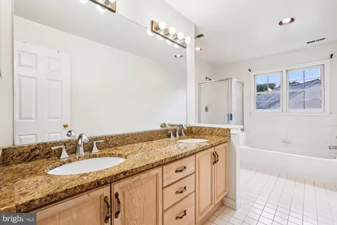 Bath - 7406 Arundel Pl, Springfield, VA 22153 photo 2 of 6