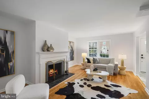 7374 Montcalm Dr, Mclean, VA 22102 photo 4