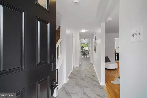7374 Montcalm Dr, Mclean, VA 22102 photo 3
