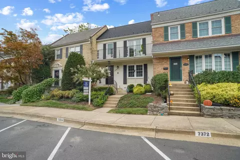 7374 Montcalm Dr, Mclean, VA 22102 photo 2