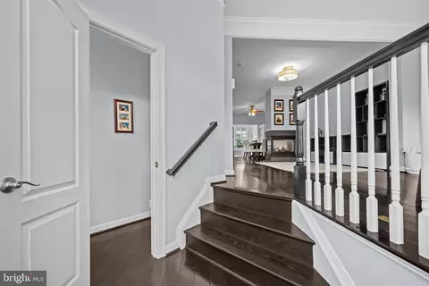 4087 River Forth Dr, Fairfax, VA 22030 photo 2