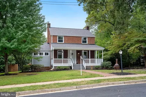7231 Pinewood St, Falls Church, VA 22046
