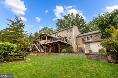 7100 Hundsford Ln, Springfield, VA 22153 photo 2