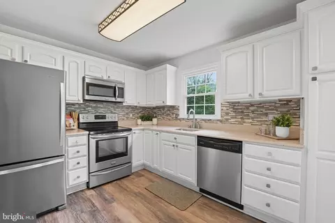 7954 Forest Path Way, Springfield, VA 22153 photo 4
