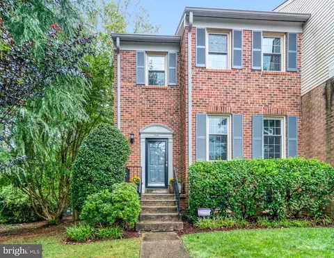 7825 Butterfield Ln, Annandale, VA 22003