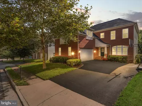 8703 Flowering Dogwood Ln, Lorton, VA 22079