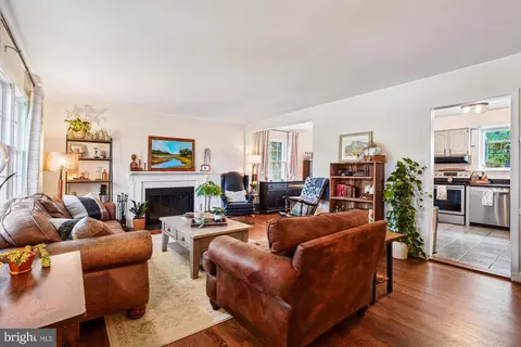 Living - 6108 Dorchester St, Springfield, VA 22150 photo 1 of 1