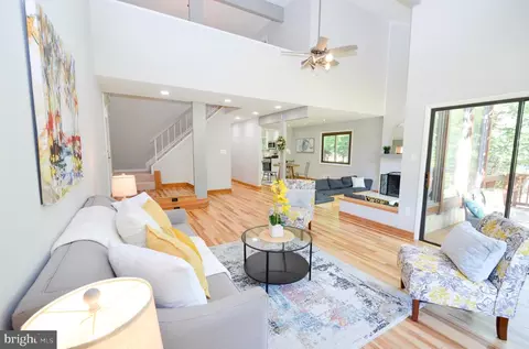 10601 Fiesta Rd, Fairfax, VA 22032