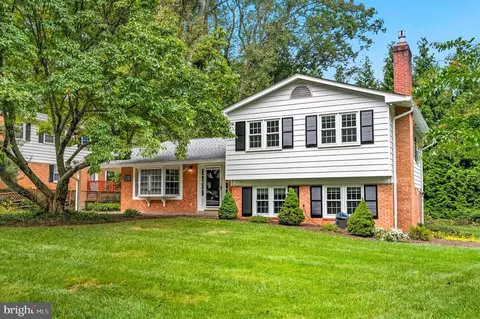 1722 Pine Valley Dr, Vienna, VA 22182