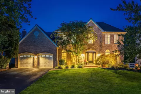 1319 Gatesmeadow Way, Reston, VA 20194